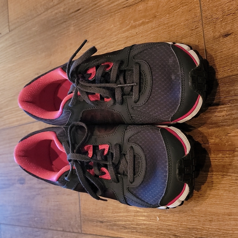 Nike Dual Fusion shoes Size 6Y